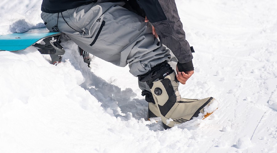 how to store snowboard boots